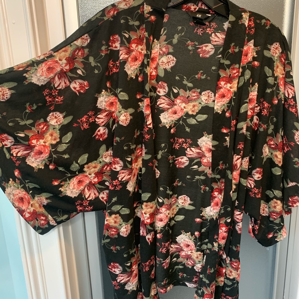 Reposh! Floral kimono top